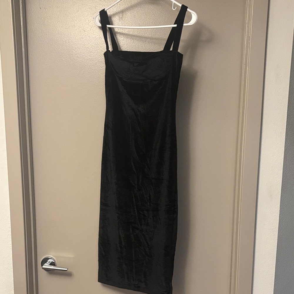 Chic Velvet Black Midi Dress